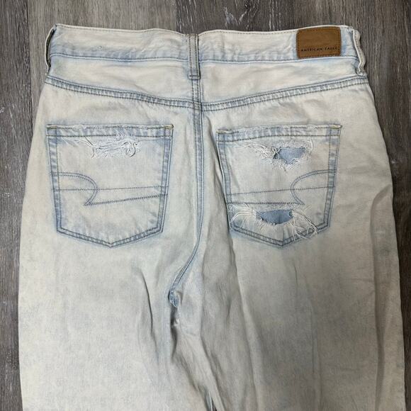 American Eagle Outfitters Mom Jean Light Wash Distressed - Picture 4 of 6